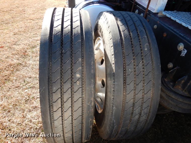 image for item DJ6732 1998 Kenworth T800B  semi truck