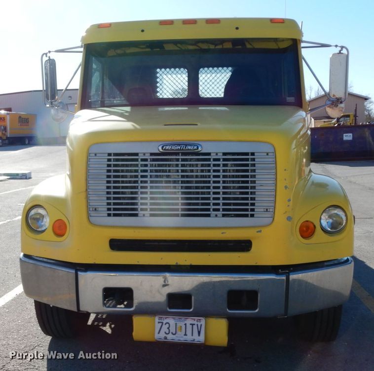 image for item DJ6740 1999 Freightliner FL112  flatbed truck