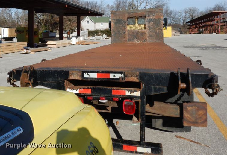 image for item DJ6740 1999 Freightliner FL112  flatbed truck