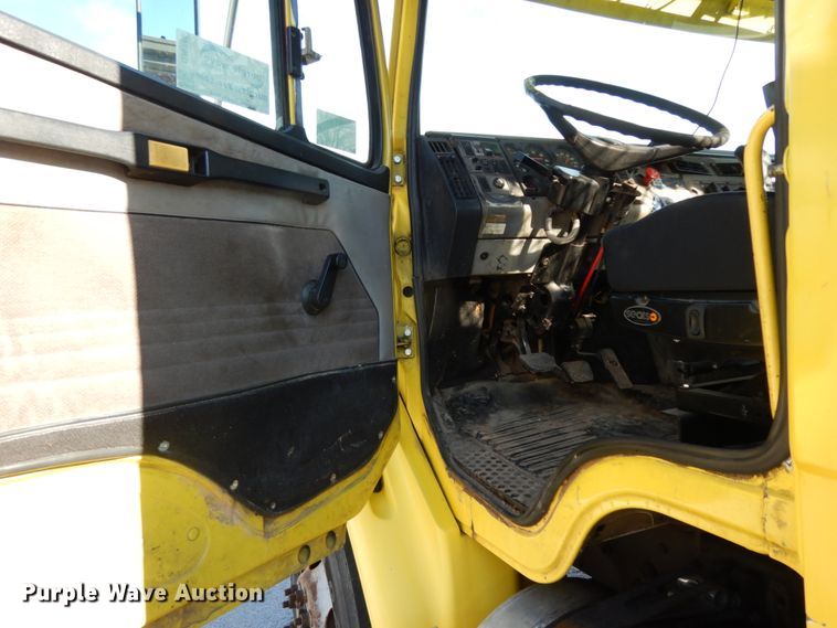 image for item DJ6740 1999 Freightliner FL112  flatbed truck