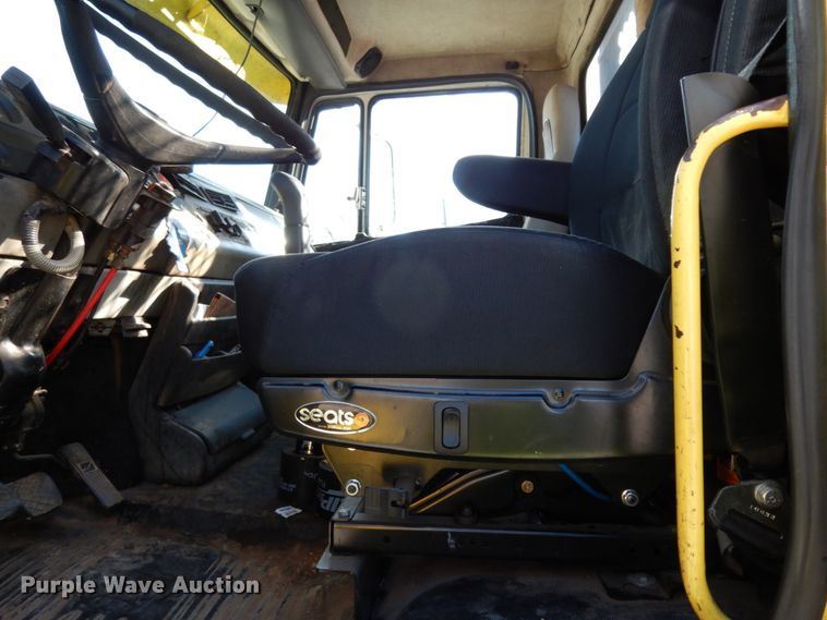 image for item DJ6740 1999 Freightliner FL112  flatbed truck