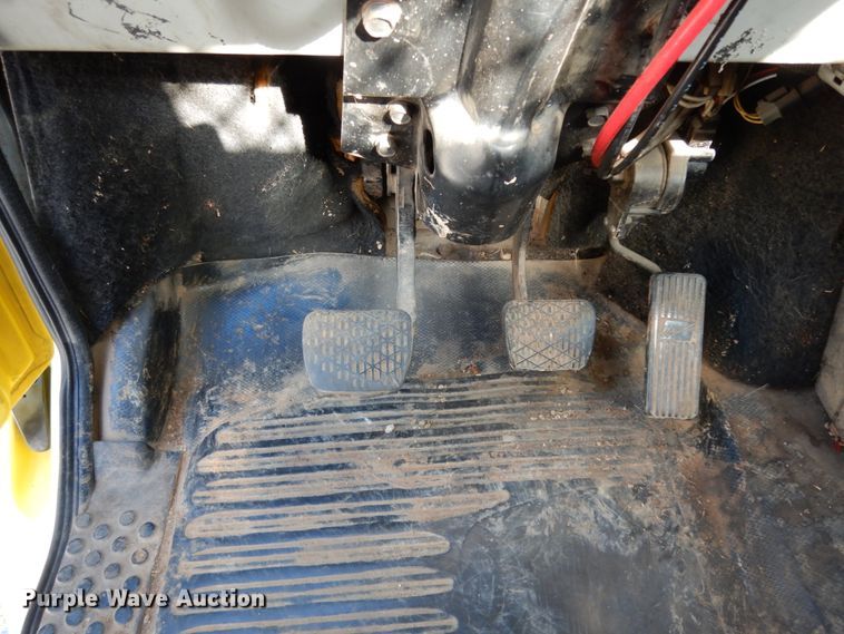 image for item DJ6740 1999 Freightliner FL112  flatbed truck