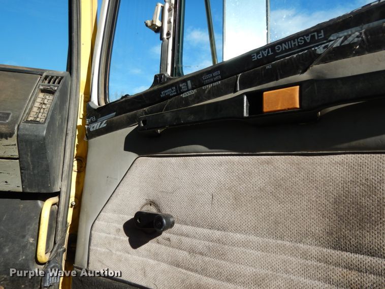 image for item DJ6740 1999 Freightliner FL112  flatbed truck