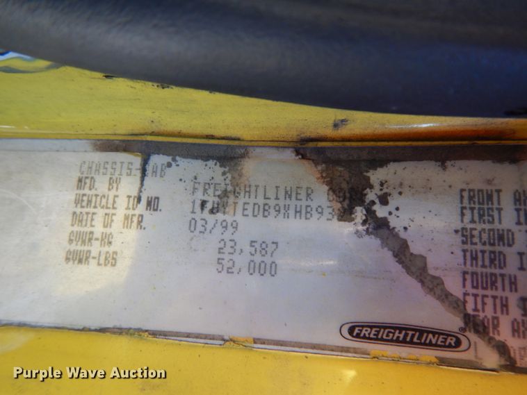 image for item DJ6740 1999 Freightliner FL112  flatbed truck