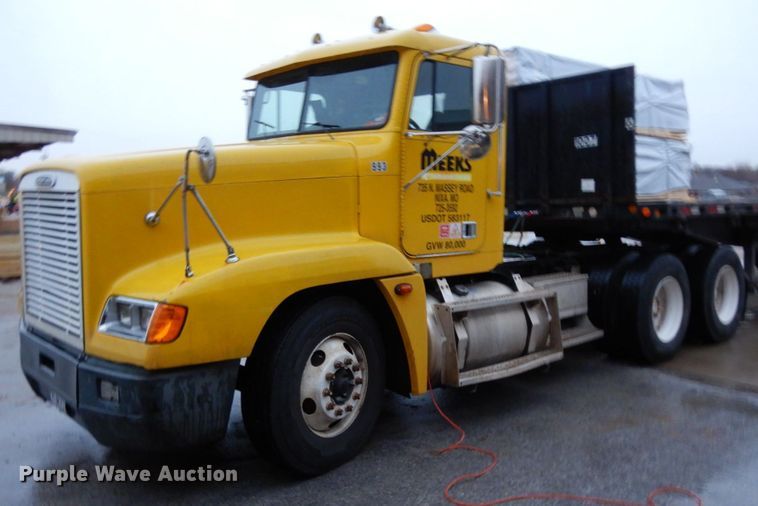 image for item DJ6744 2000 Freightliner FLD  semi truck