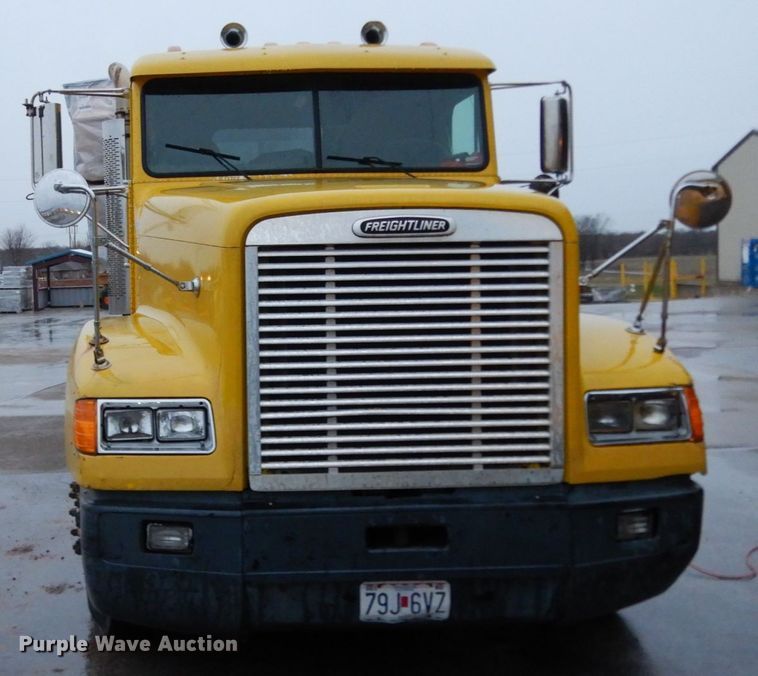image for item DJ6744 2000 Freightliner FLD  semi truck