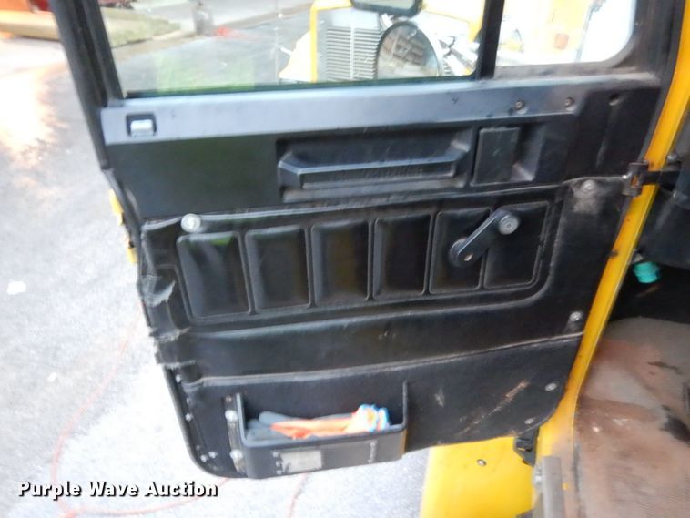 image for item DJ6744 2000 Freightliner FLD  semi truck