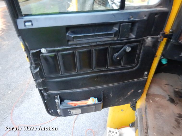 image for item DJ6744 2000 Freightliner FLD  semi truck