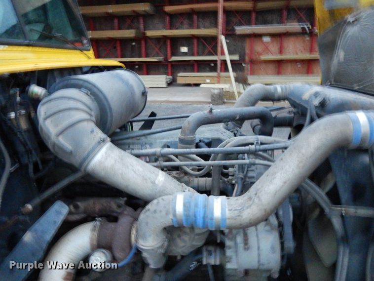 image for item DJ6744 2000 Freightliner FLD  semi truck