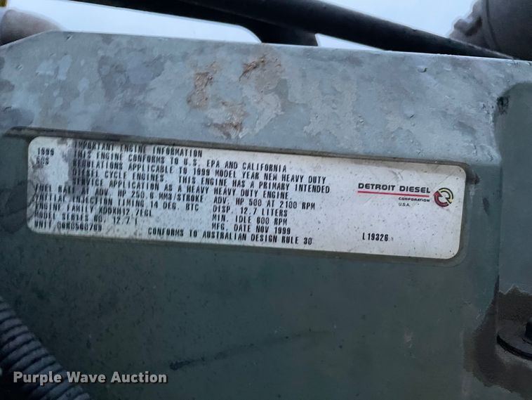 image for item DJ6744 2000 Freightliner FLD  semi truck