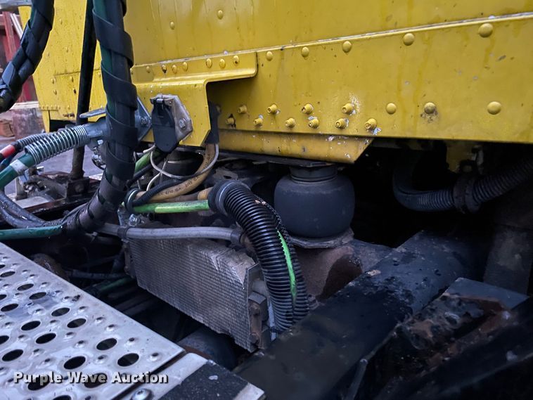 image for item DJ6744 2000 Freightliner FLD  semi truck