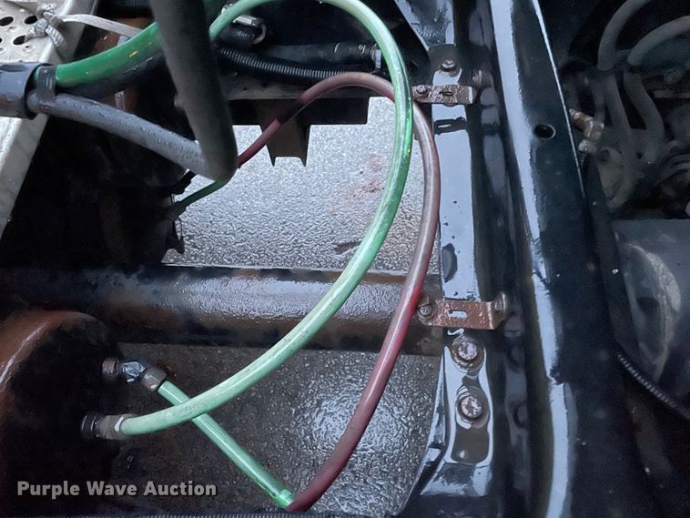 image for item DJ6744 2000 Freightliner FLD  semi truck