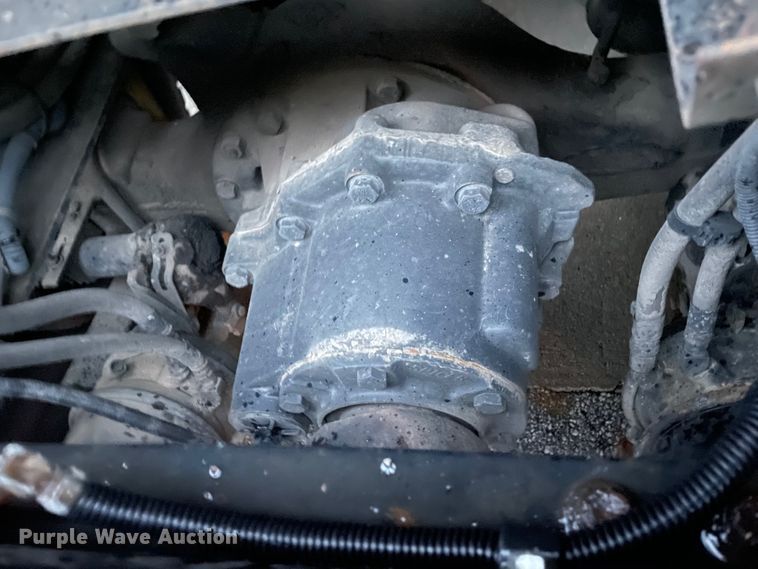 image for item DJ6744 2000 Freightliner FLD  semi truck