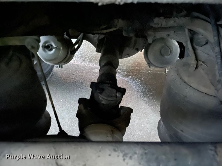 image for item DJ6744 2000 Freightliner FLD  semi truck