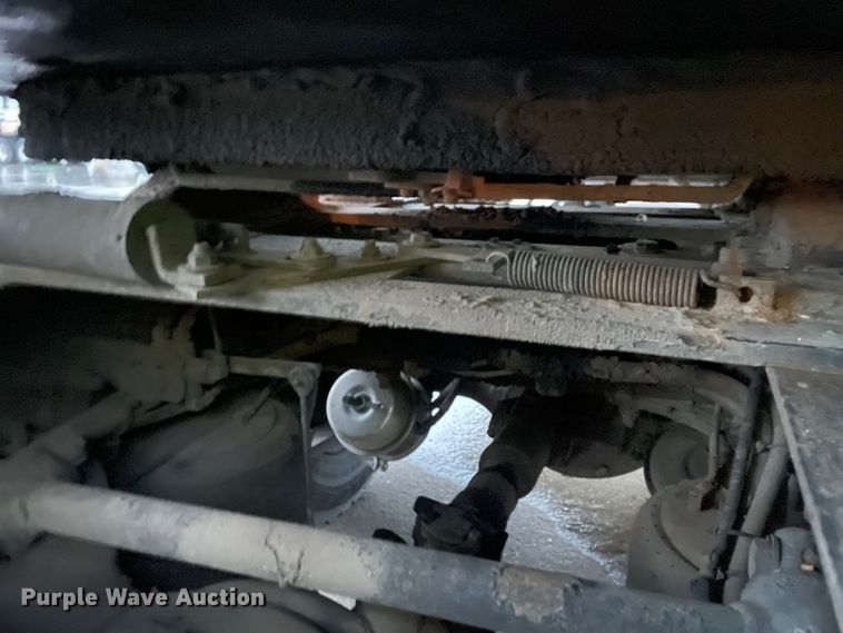 image for item DJ6744 2000 Freightliner FLD  semi truck