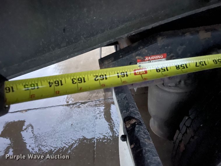 image for item DJ6744 2000 Freightliner FLD  semi truck