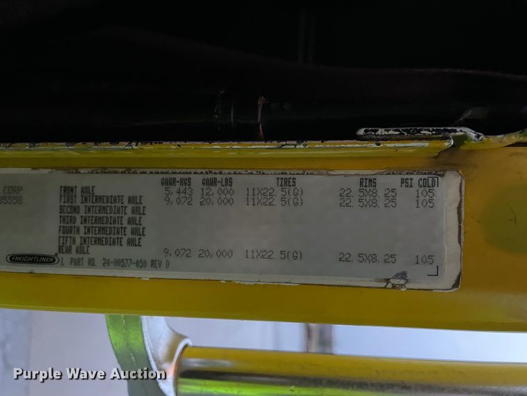 image for item DJ6744 2000 Freightliner FLD  semi truck