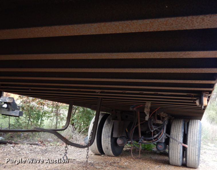 image for item DJ6746 2000 Utility dry van trailer