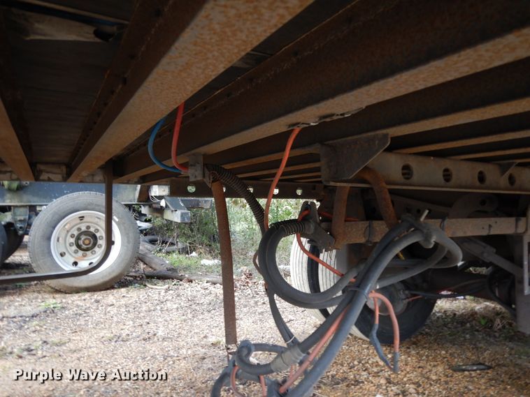 image for item DJ6746 2000 Utility dry van trailer