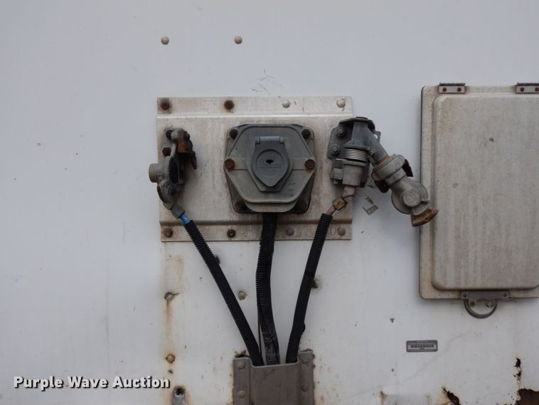 image for item DJ6746 2000 Utility dry van trailer