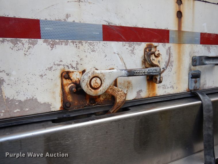 image for item DJ6746 2000 Utility dry van trailer