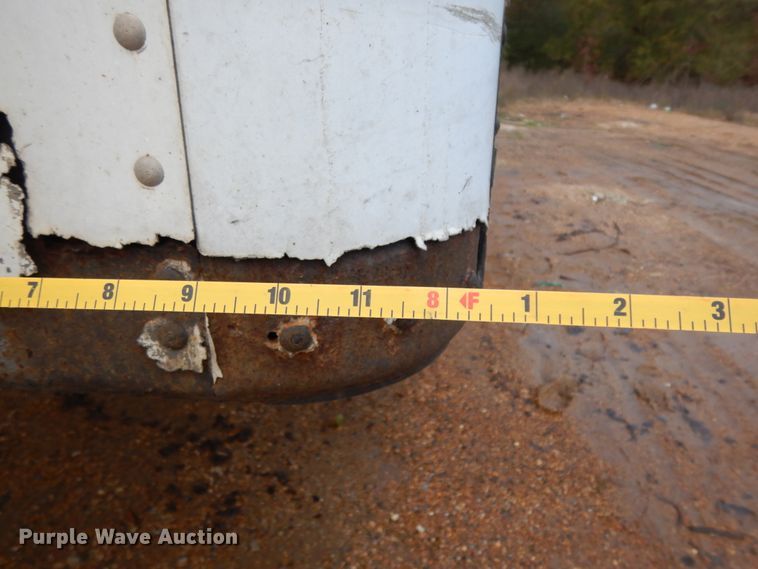 image for item DJ6746 2000 Utility dry van trailer