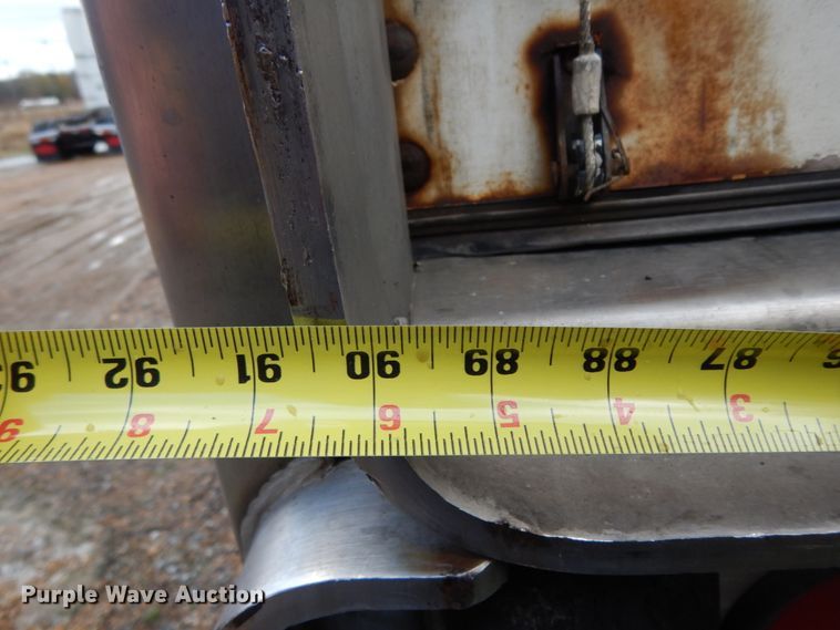 image for item DJ6746 2000 Utility dry van trailer