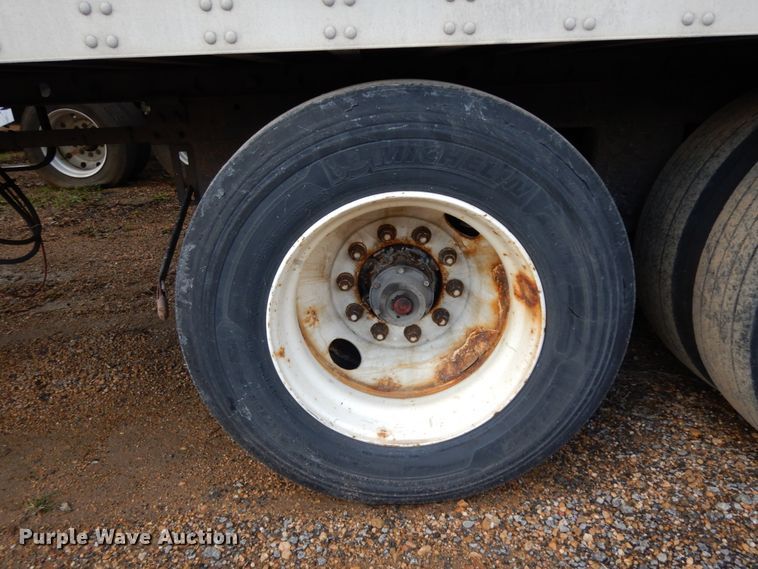 image for item DJ6746 2000 Utility dry van trailer
