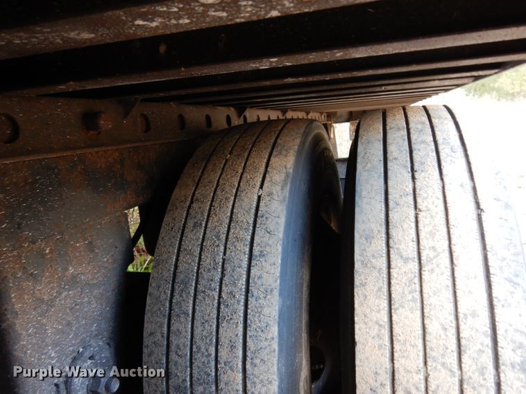 image for item DJ6746 2000 Utility dry van trailer