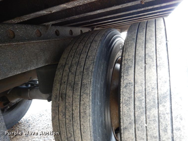 image for item DJ6746 2000 Utility dry van trailer