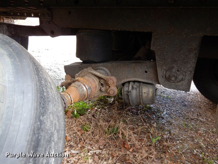 image for item DJ6746 2000 Utility dry van trailer