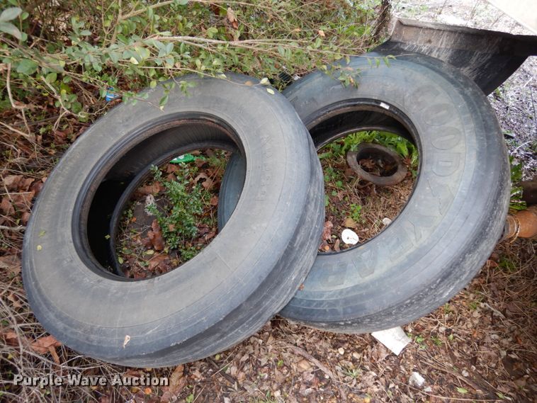 image for item DJ6746 2000 Utility dry van trailer