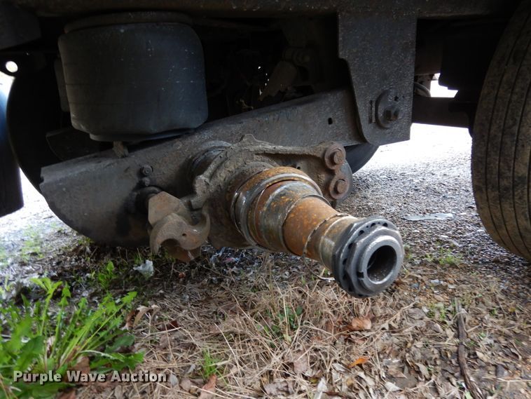 image for item DJ6746 2000 Utility dry van trailer