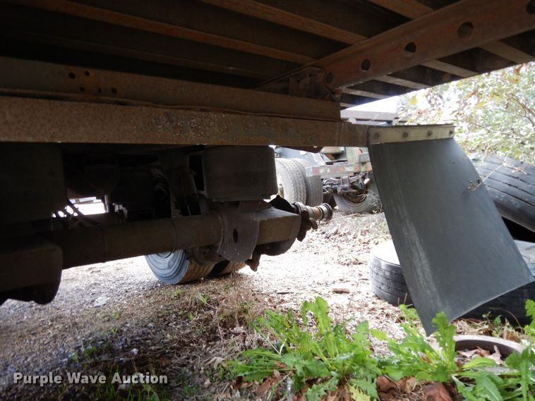 image for item DJ6746 2000 Utility dry van trailer