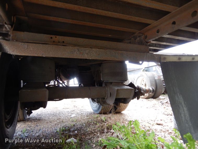 image for item DJ6746 2000 Utility dry van trailer