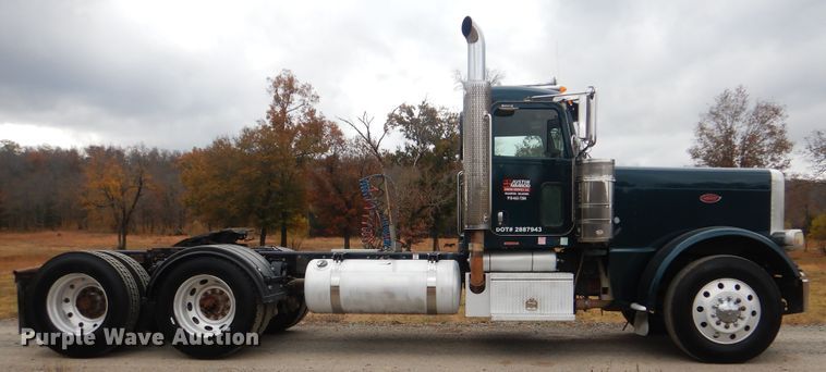 image for item DJ8516 2009 Peterbilt 389  semi truck
