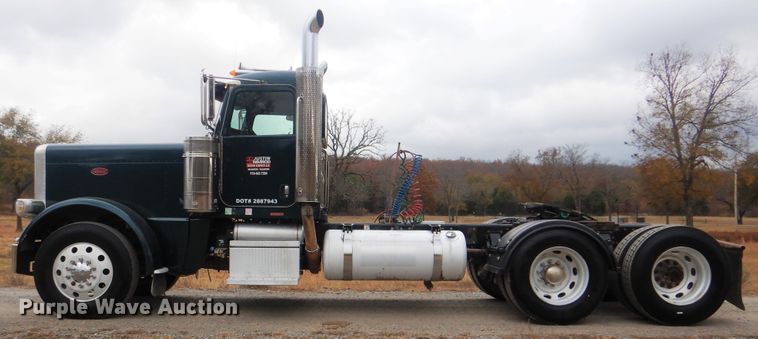 image for item DJ8516 2009 Peterbilt 389  semi truck