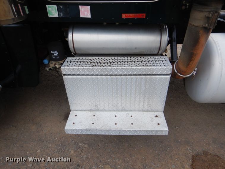 image for item DJ8516 2009 Peterbilt 389  semi truck