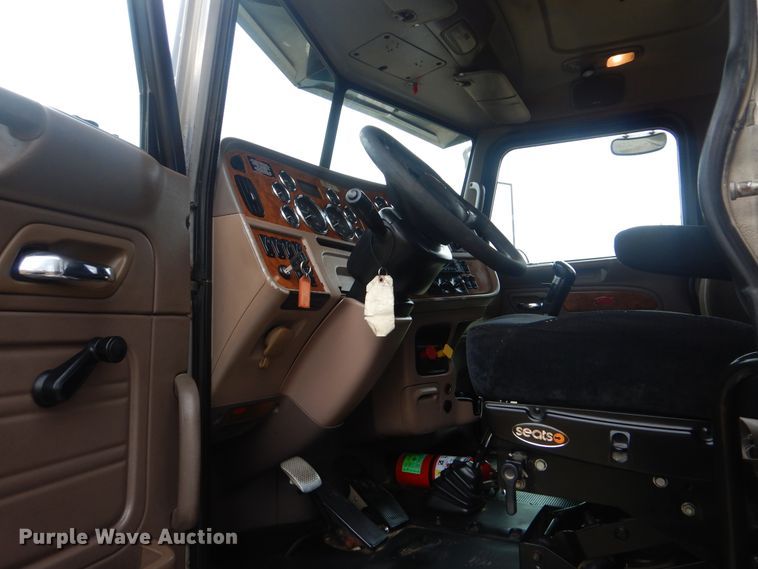 image for item DJ8516 2009 Peterbilt 389  semi truck