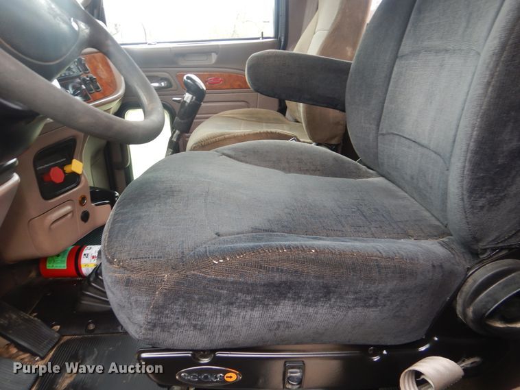 image for item DJ8516 2009 Peterbilt 389  semi truck