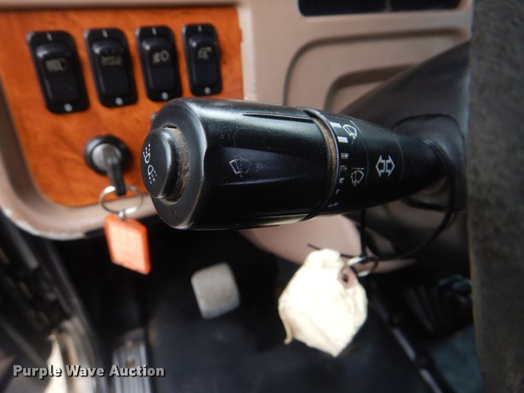 image for item DJ8516 2009 Peterbilt 389  semi truck