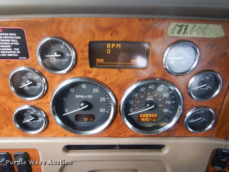 image for item DJ8516 2009 Peterbilt 389  semi truck