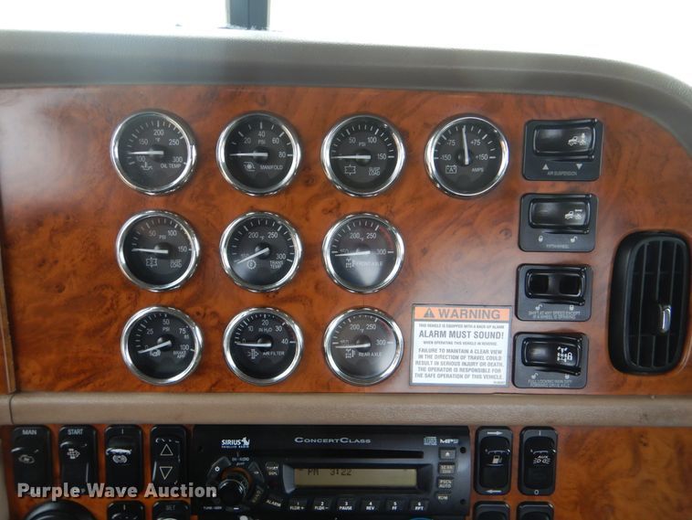 image for item DJ8516 2009 Peterbilt 389  semi truck