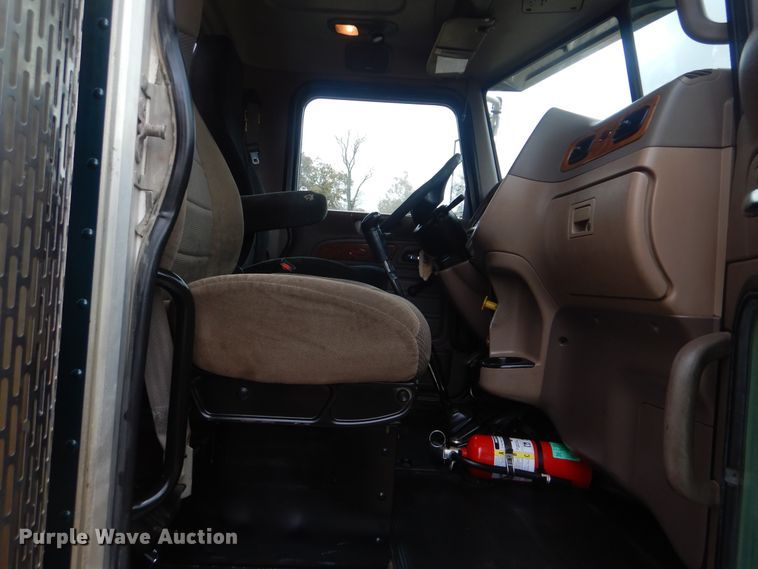 image for item DJ8516 2009 Peterbilt 389  semi truck