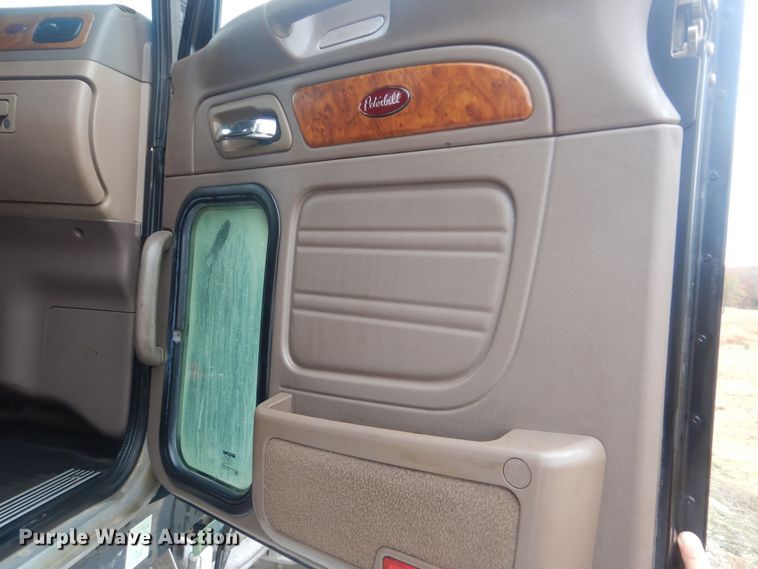 image for item DJ8516 2009 Peterbilt 389  semi truck