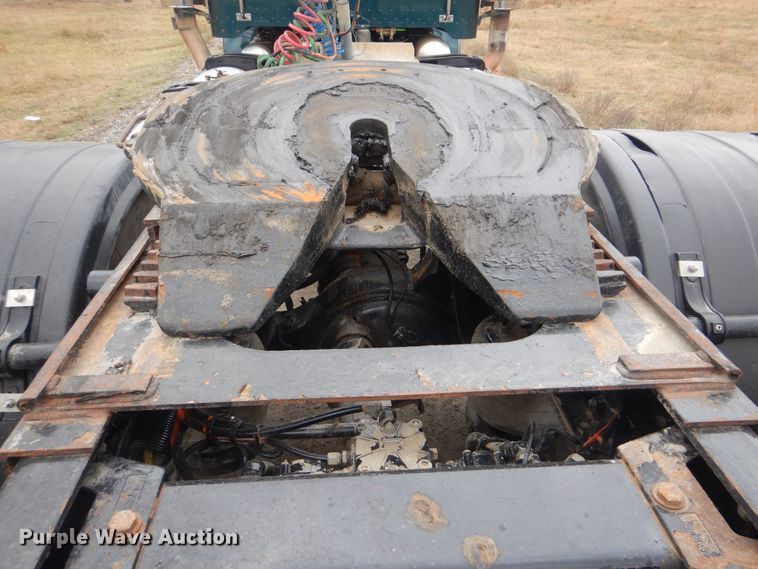 image for item DJ8516 2009 Peterbilt 389  semi truck