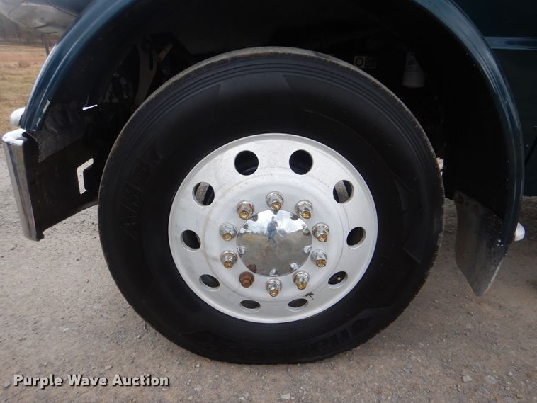 image for item DJ8516 2009 Peterbilt 389  semi truck