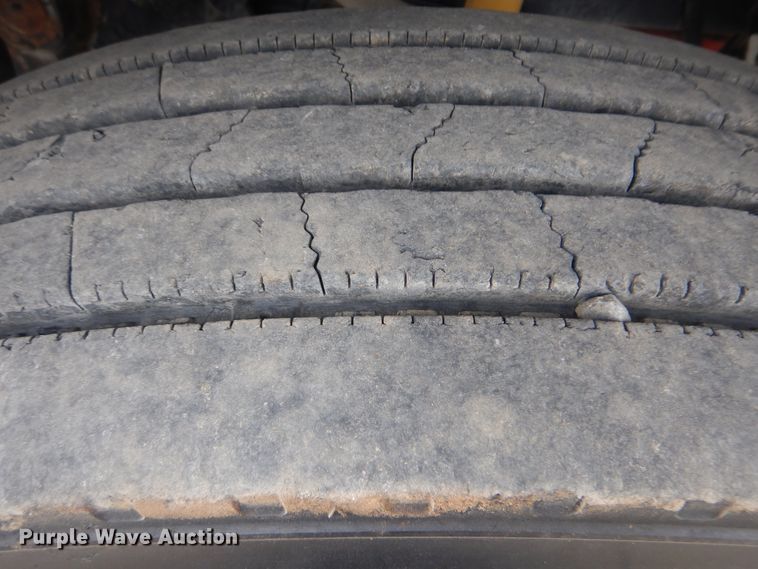 image for item DJ8516 2009 Peterbilt 389  semi truck