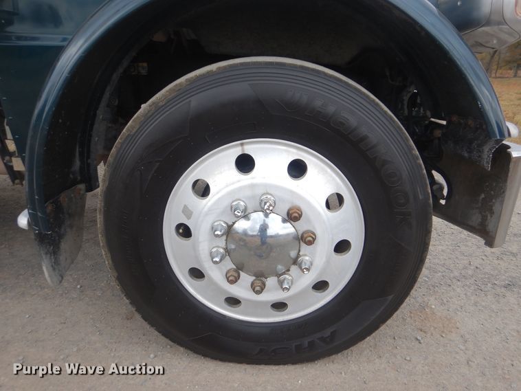 image for item DJ8516 2009 Peterbilt 389  semi truck