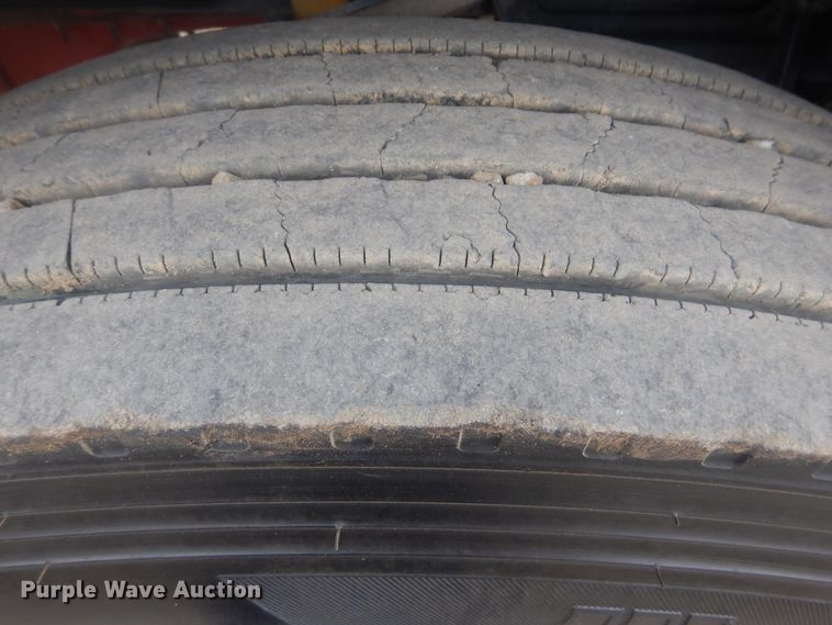 image for item DJ8516 2009 Peterbilt 389  semi truck